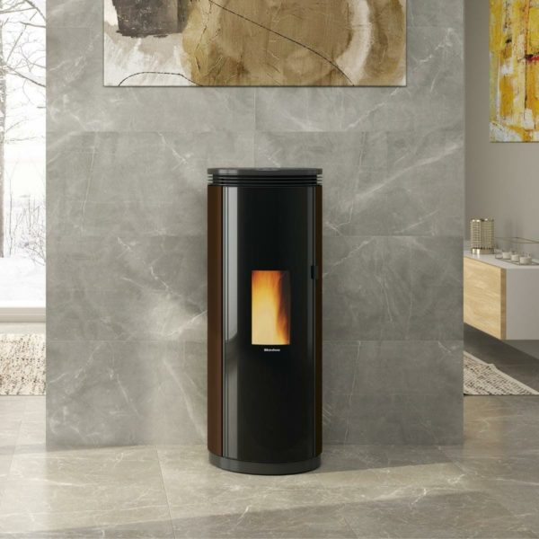 Poêle à granulés moderne dans un intérieur contemporain avec flamme chaleureuse, installation HOMZA Hauts-de-France.